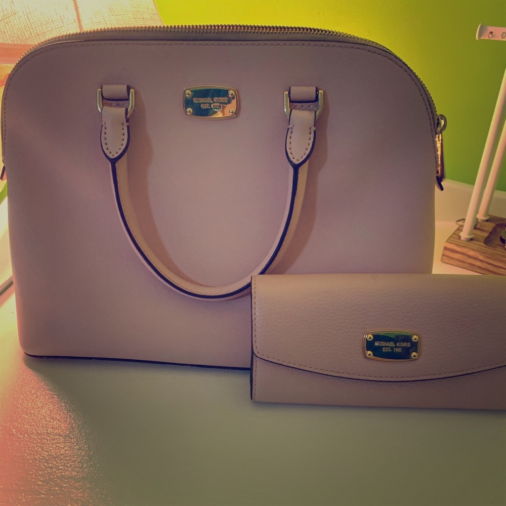 Michael Kors- Cindy Dome Bag 2016 style w/ wallet